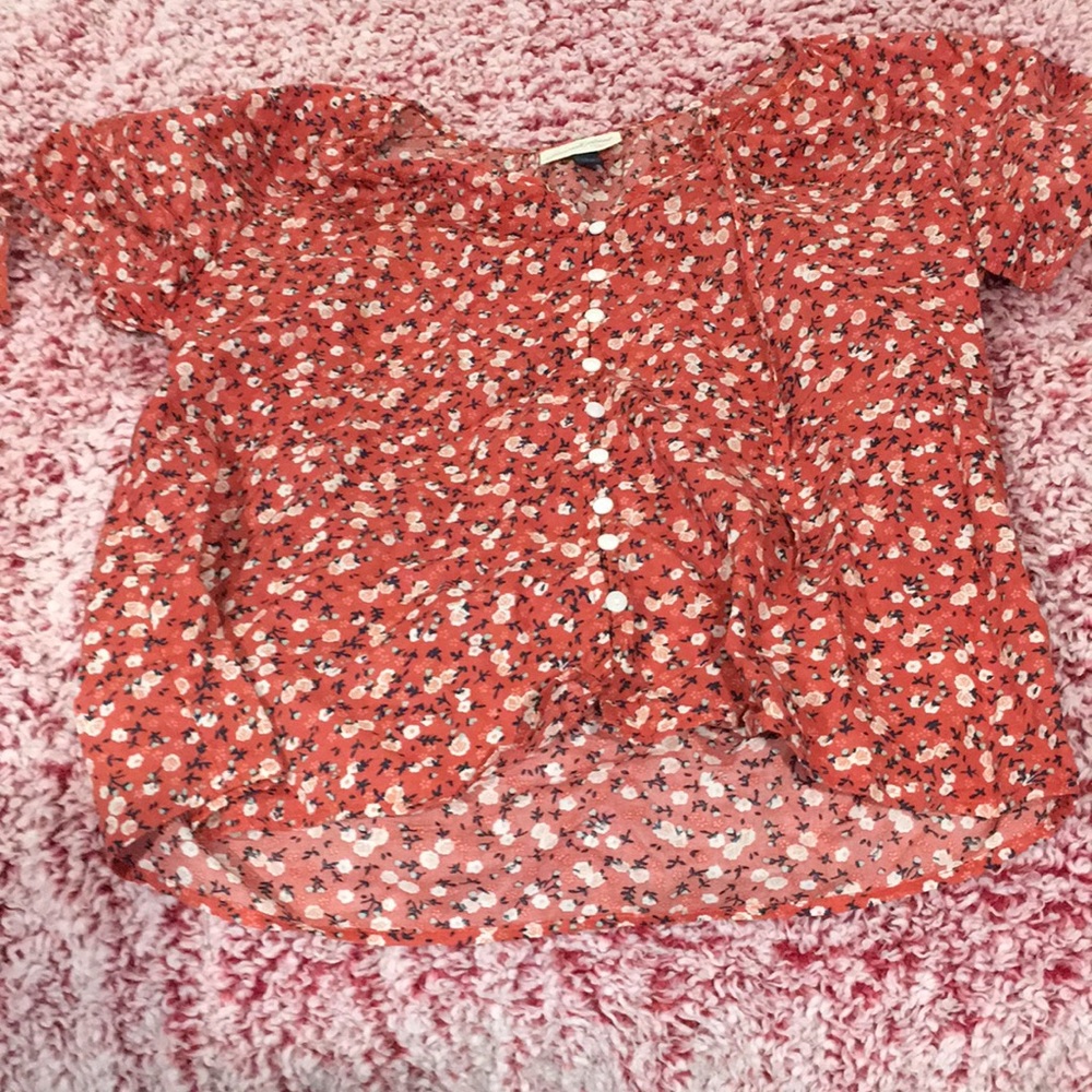 Size S short sleeve, flower printed blouse by Universal Thread Goods Co.